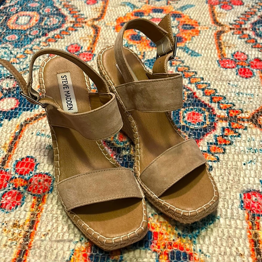 Steve Madden Tan Wedge Sandal Sz 7.5